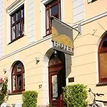 Zur Alten Stadtmauer Hotel 2*