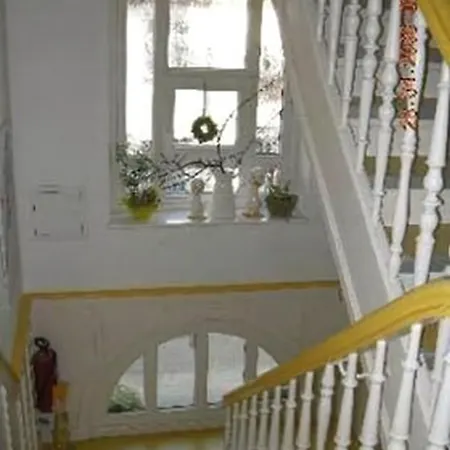 Zur Alten Stadtmauer Hotel 2*