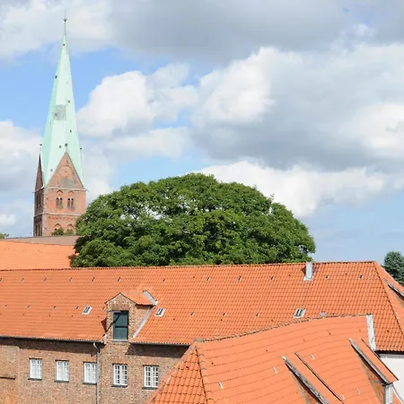 Zur Alten Stadtmauer 2*